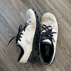 Women’s on cloud x3 size 8 tennis shoes